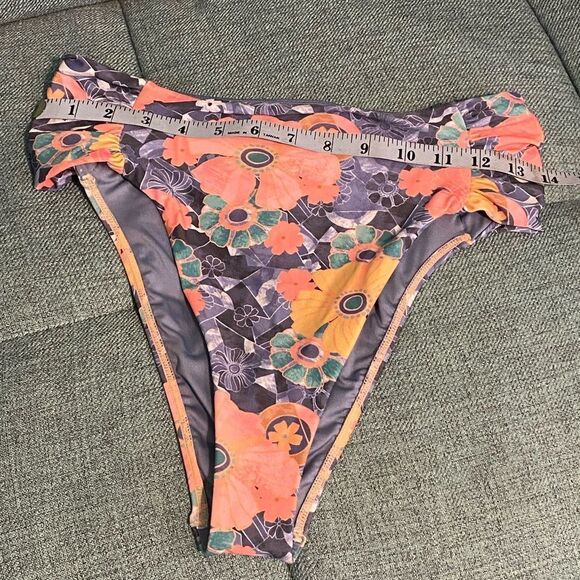 O'Neill Women's JADIA FLORAL LONG BEACH HIGH WAIST CHEEKY BOTTOMS NWT Size Med - Picture 5 of 6